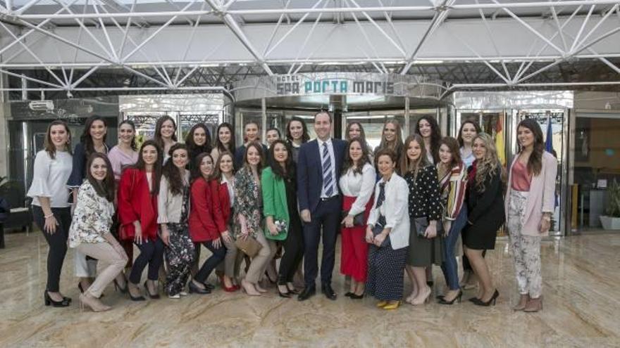 Encuentro celebrado ayer por la mañana entre las candidatas infantiles y adultas y el jurado en el hotel Spa Porta Maris.