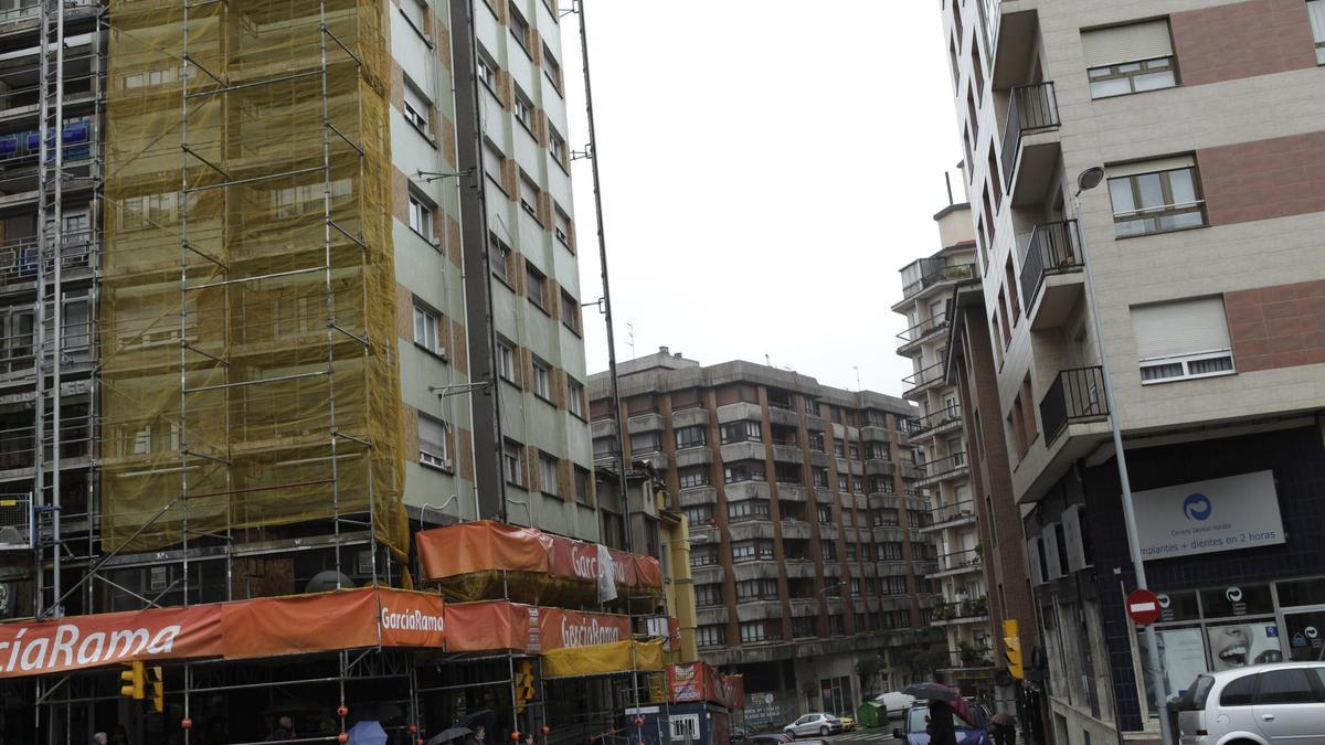 Un edificio en obras en Gijón, en una imagen de archivo.