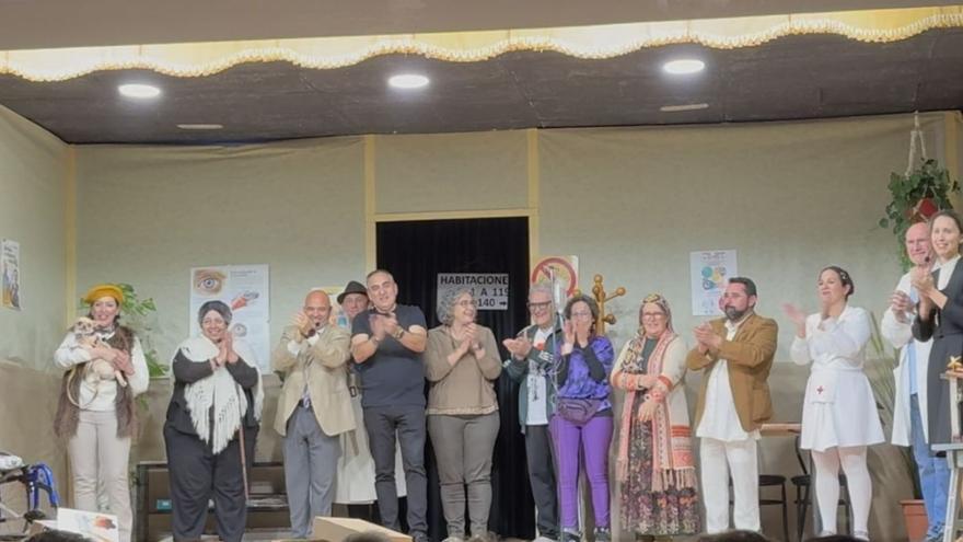 Casi 200 personas disfrutaron de la nueva obra del grupo de teatro de Salillas de Jalón. | SERVICIO ESPECIAL