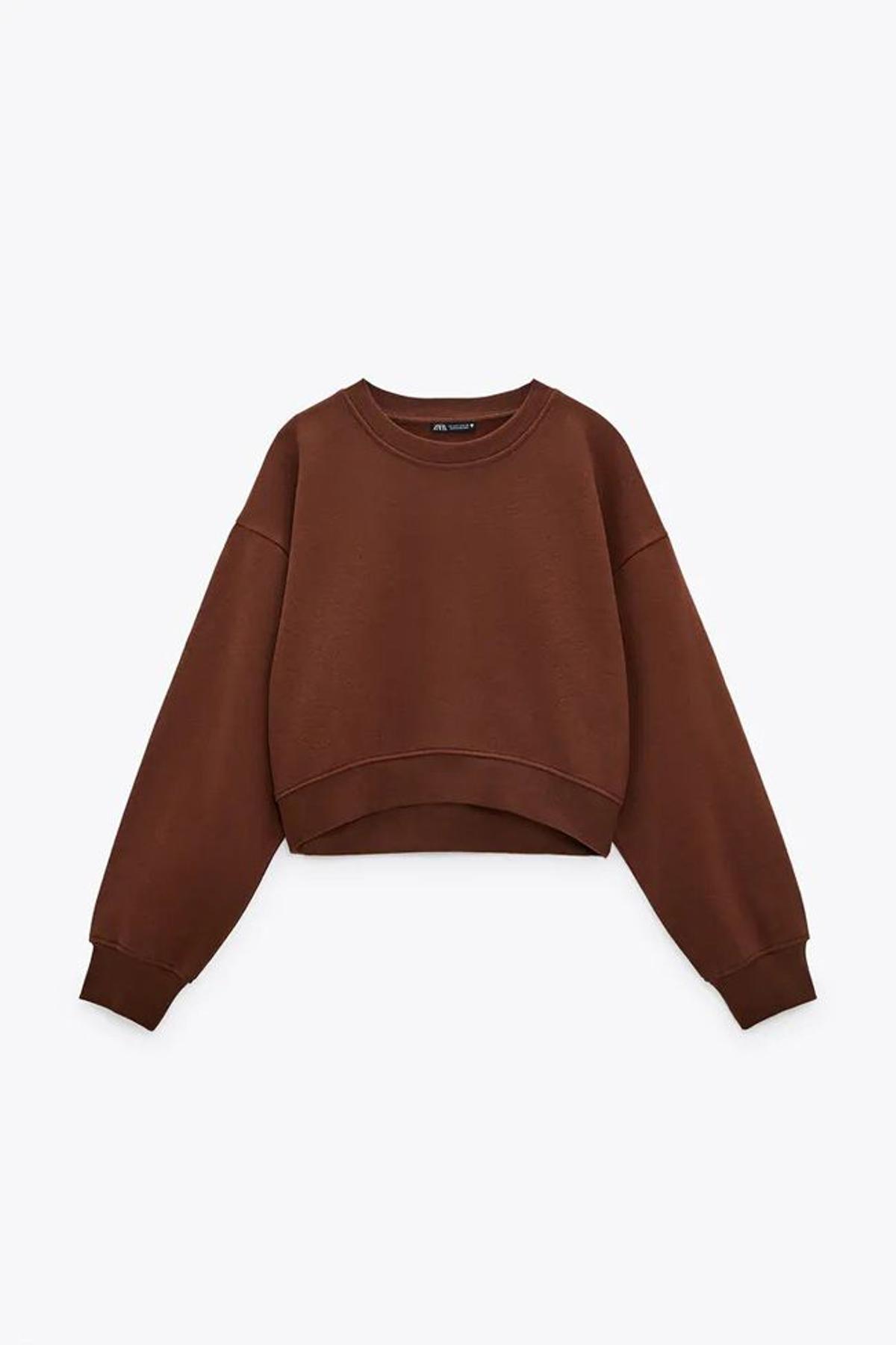 Sudadera básica marrón, de Zara