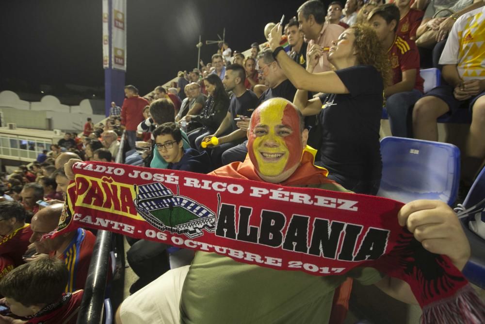 El Rico Pérez congregó a miles de aficionados que dieron aliento a la Roja