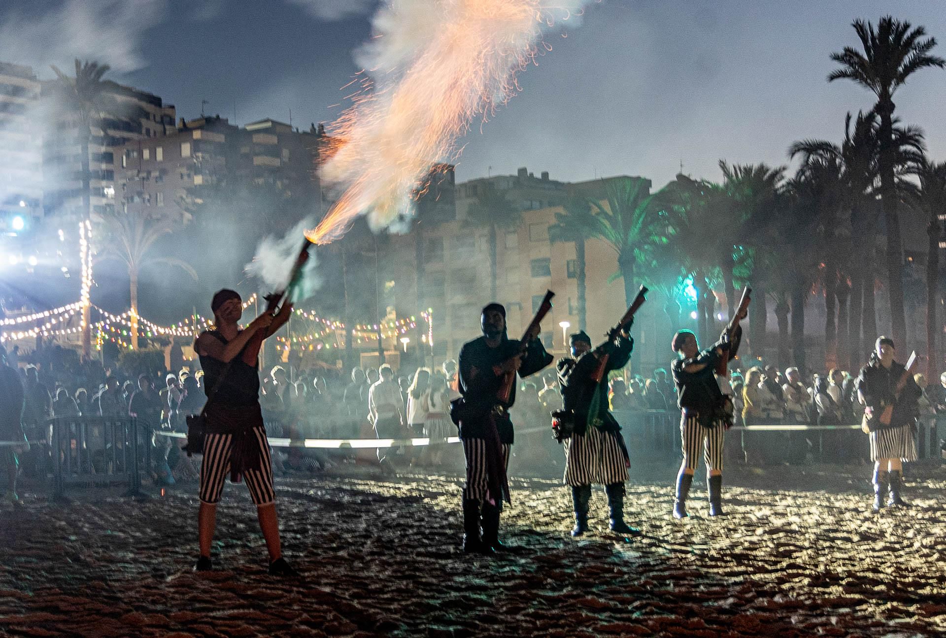 Las imágenes del Desembarco de los Moros y Cristianos de La Vila