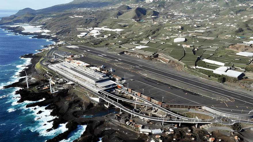 El aeropuerto de La Palma pulveriza el récord de pasajeros en sus 56 años de historia