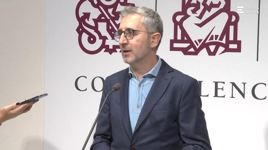 Muchos padres lo hacen: esto es lo que pasa con Hacienda si compartes cuenta con tus hijos