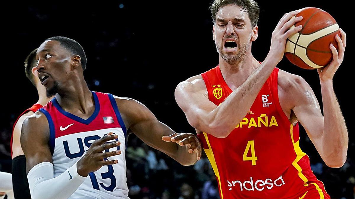 Pau Gasol entra a canasta durante el partido amistoso ante Estados Unidos.  | EFE