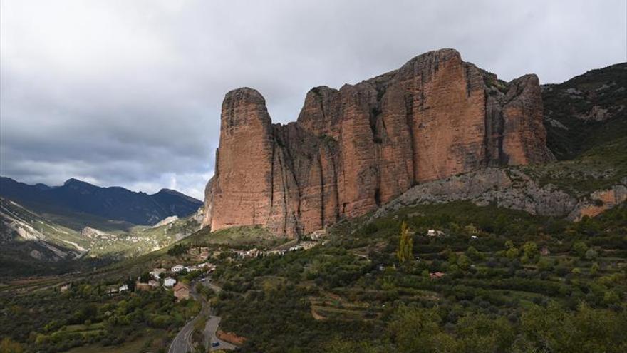 La DGA prepara un plan rector de uso y gestión de los Mallos de Riglos