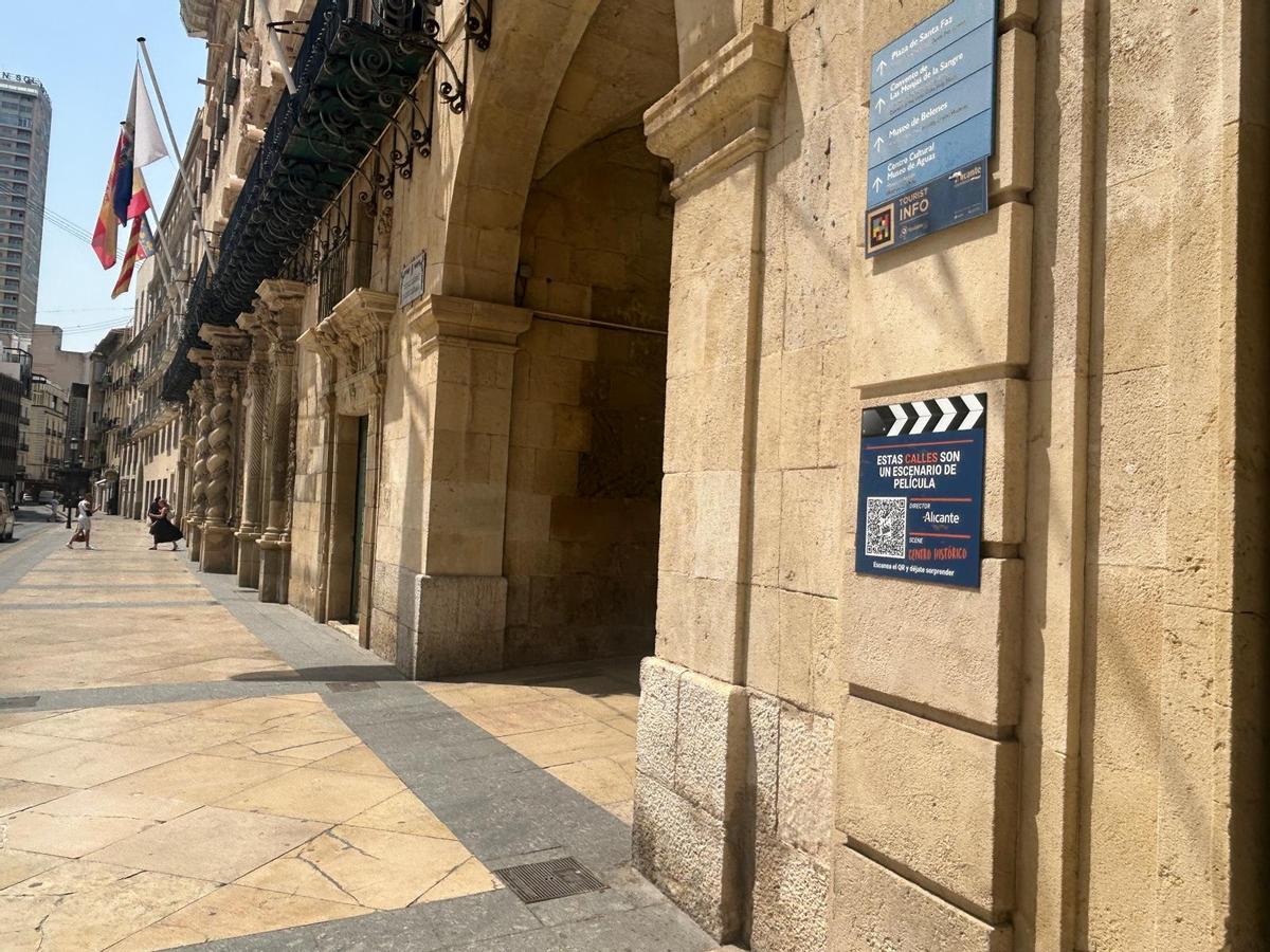 Cartel en el centro histórico de Alicante