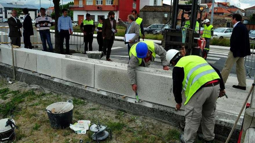 Un momento de la visita de José Juan Durán y Tomás Fole a las obras de Vilaxoán.