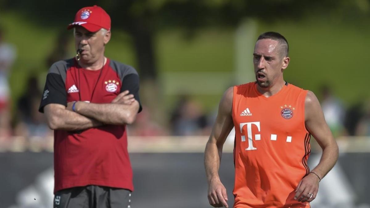 Carlo Ancelotti y Franck Ribéry, en un entrenamiento del Bayern.