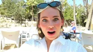 La modelo e influencer Sanne Vander visita Alicante y esto es lo que más le ha sorprendido de la ciudad