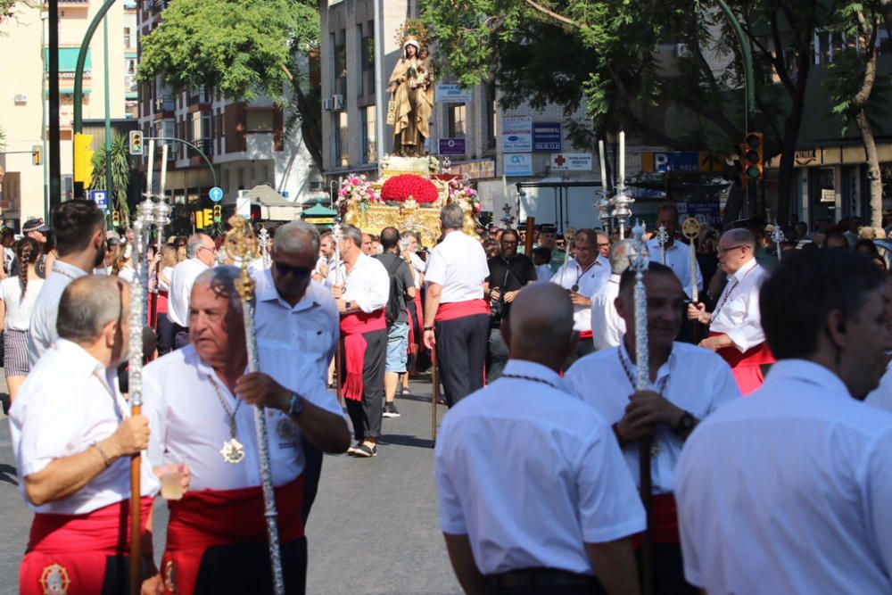 La procesión de la Virgen del Carmen por las calles de El Palo.