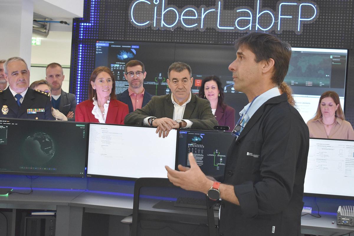 Los expertos explicaron las características del nuevo laboratorio, un espacio físico que actúa de «simulador».
