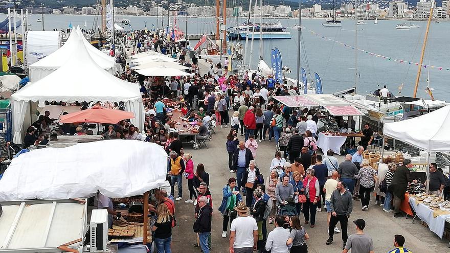 El port de Palamós s’omple de públic en el primer dia del festival Terra de Mar