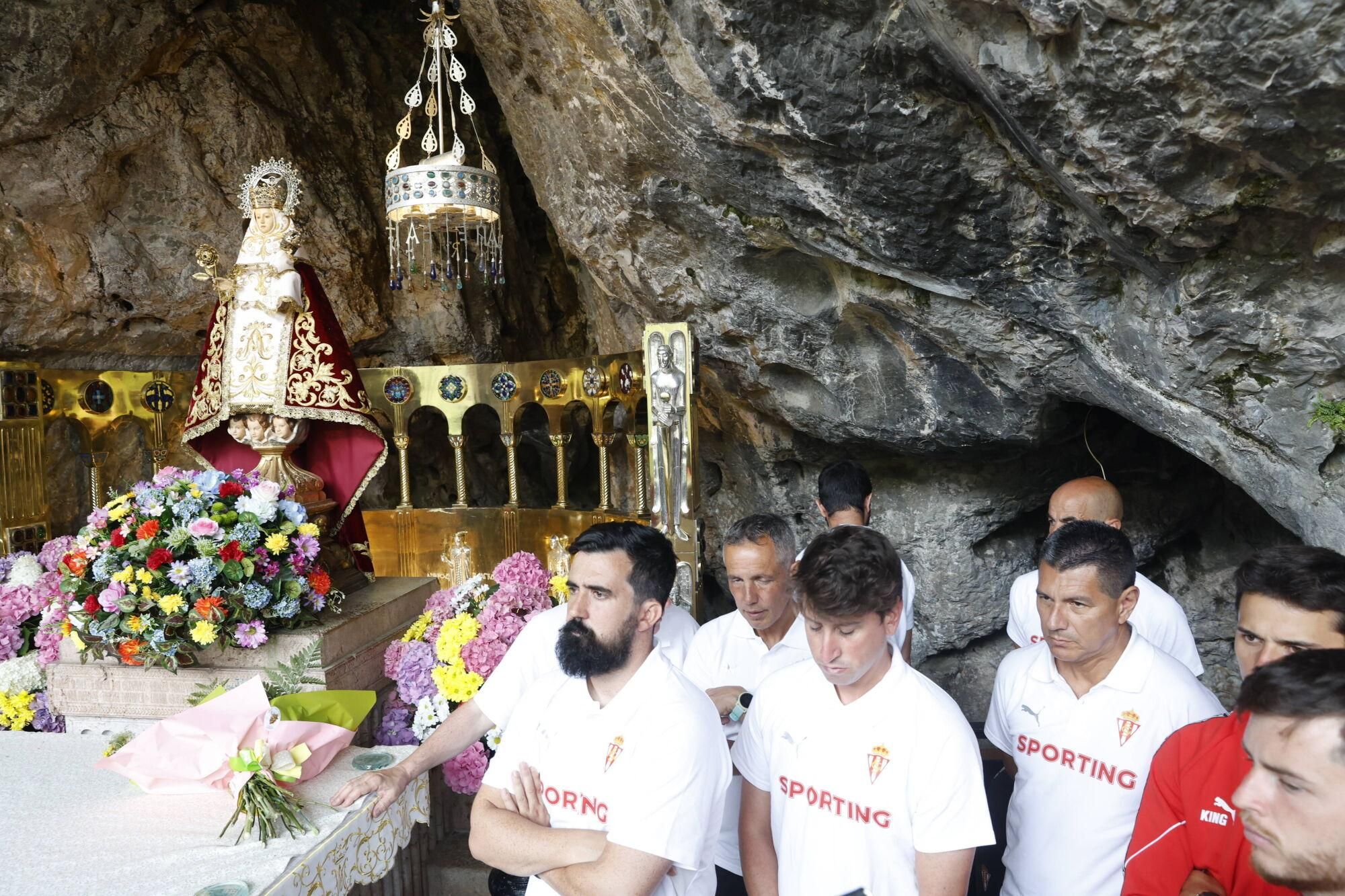 EN IMÁGENES: Visita del Sporting a La Santina en Covadonga