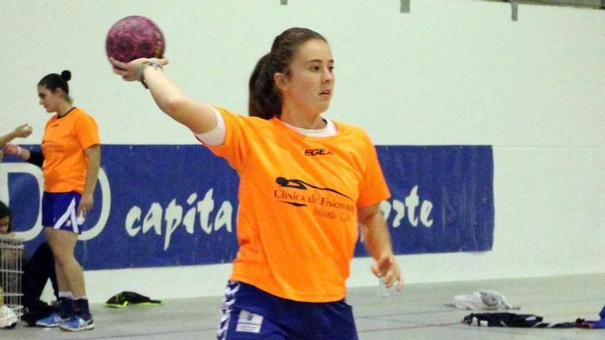 Lucía, durante un entrenamiento con el Jofemesa.