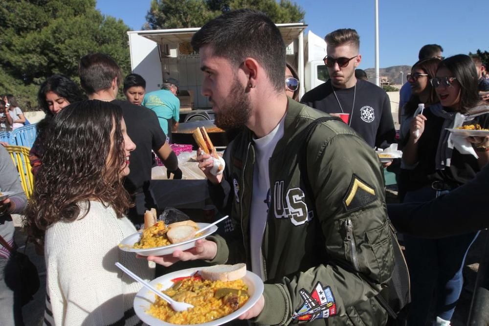 Centenares de estudiantes en la bienvenida de la UPCT