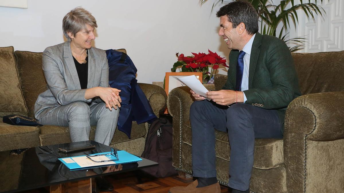Un momento de la reunión de Helène Valenzuela con Carlos Marzón