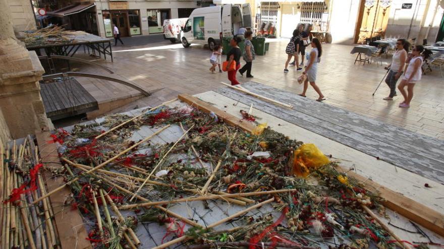 Restos de la Ofrenda, a las puertas de la Concatedral