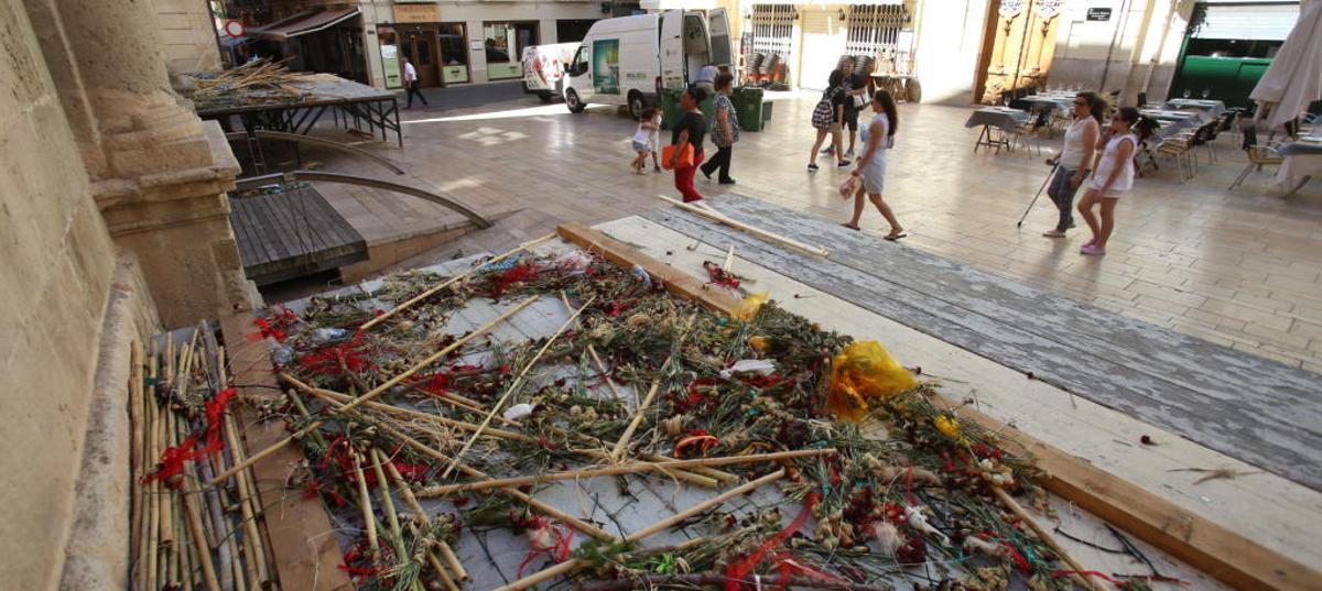 Restos de la Ofrenda, a las puertas de la Concatedral