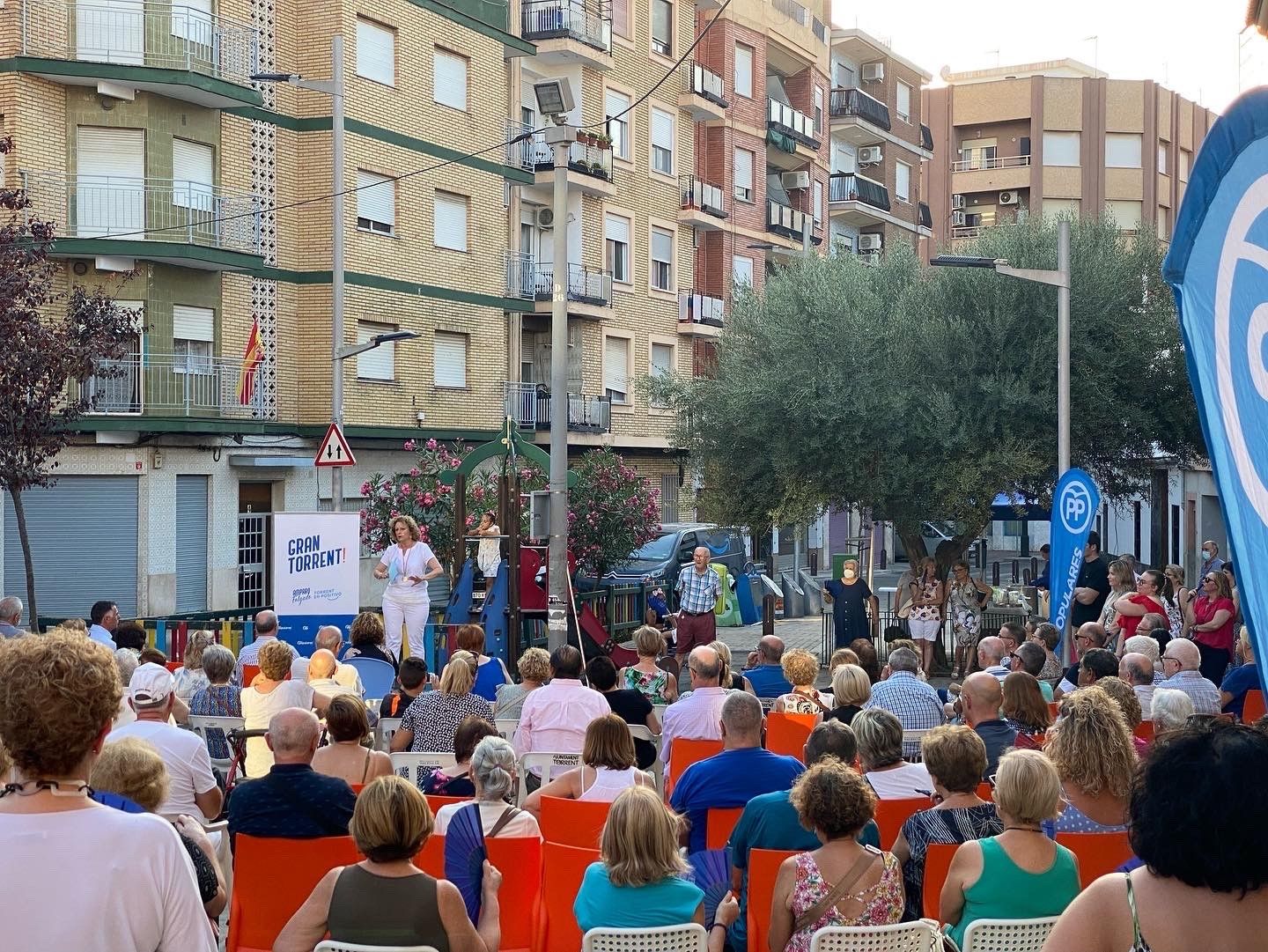 El acto congregó a unas 400 personas