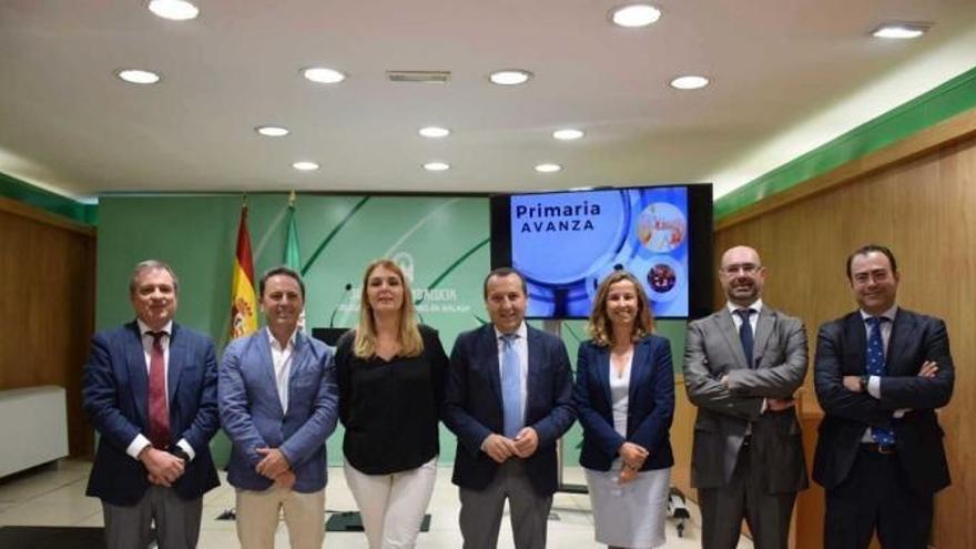 José Luis Ruiz Espejo y Ana Isabel González en la presentación de las contrataciones.