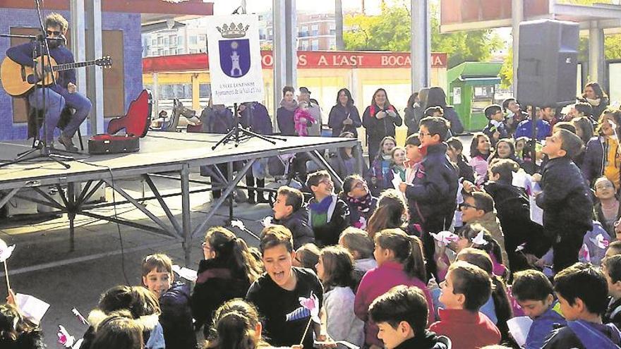 LOS ESCOLARES DE LA VALL d’UIXÓ CLAMAN POR LA PAZ