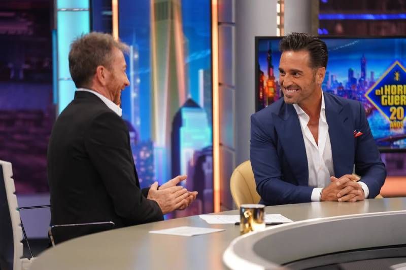 Bustamante junto a Pablo Motos en 'El Hormiguero'