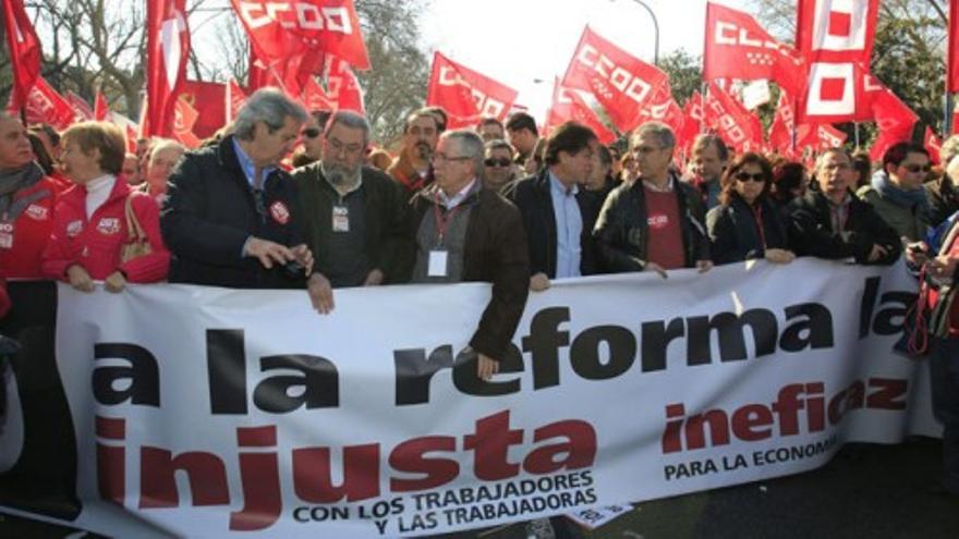 Miles de personas salen a la calle contra la reforma laboral