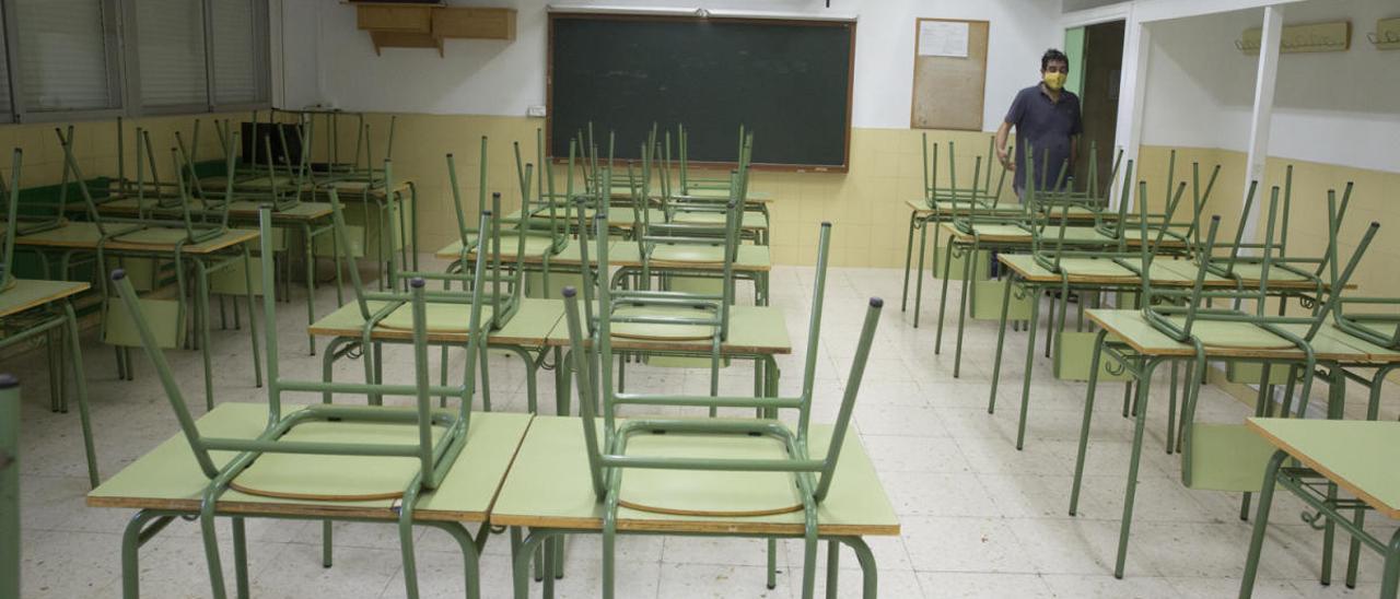 Aulas con la distancia de seguridad requerida entre los pupitres esperan a los alumnos a partir del día 7 de septiembre.