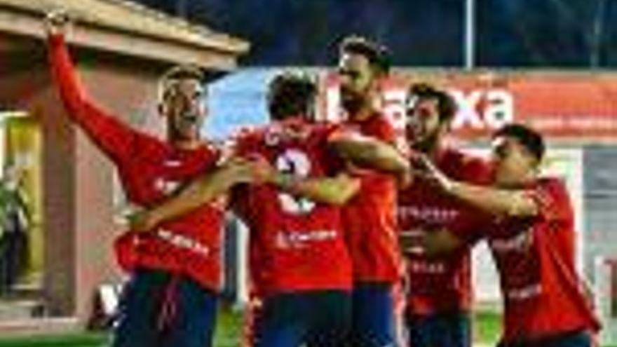 Els jugadors de l&#039;Olot, celebrant un gol durant aquesta temporada.