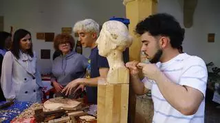 Jóvenes artesanos exponen sus trabajos en el Zoco Municipal de Córdoba