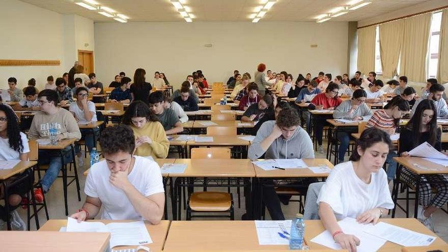 Alumnos coruñeses durante los últimos exámenes de acceso a la Universidad, en junio.