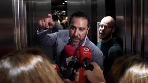 Leire Díez en la rueda de prensa que ha ofrecido y ha aparecido Víctor de Aldama.
