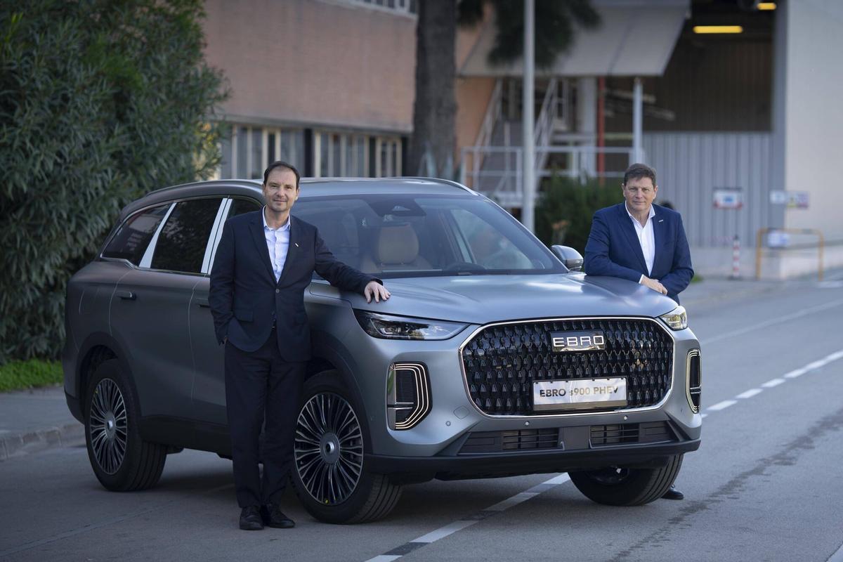 Entrevista con los dirigentes de EBRO, Pedro Calef (derecha) y Rafael Ruiz (izquierda), en la fábrica de Zona Franca.