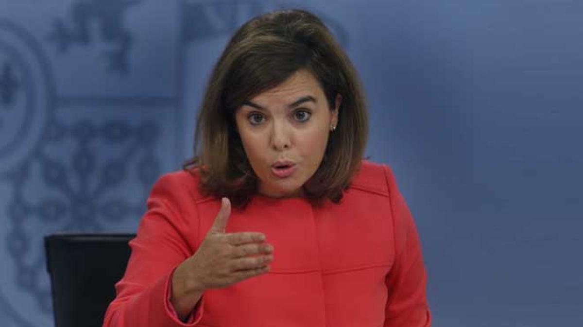 Soraya anuncia que el Gobierno impugnará ante el Constitucional la consulta alternativa del 9N