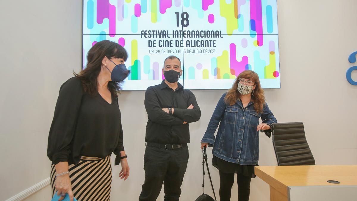 Julia Parra, Vicente Seva e Isabel Coixet, la mañana del viernes en Alicante