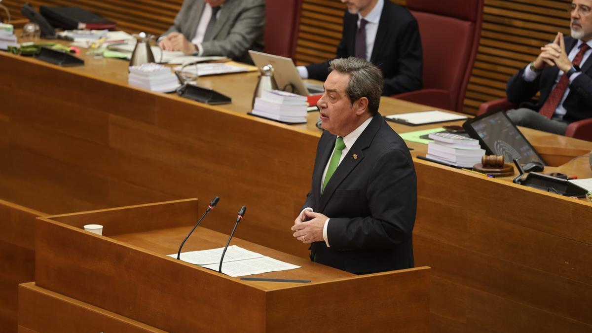 José María Llanos, de Vox, en el pleno de investidura de Pérez Llorca