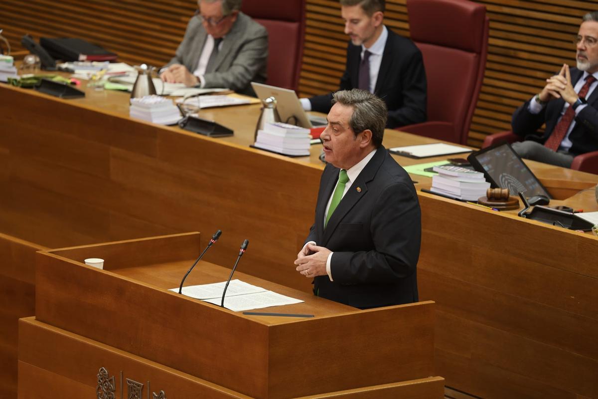 José María Llanos, de Vox, en el pleno de investidura de Pérez Llorca