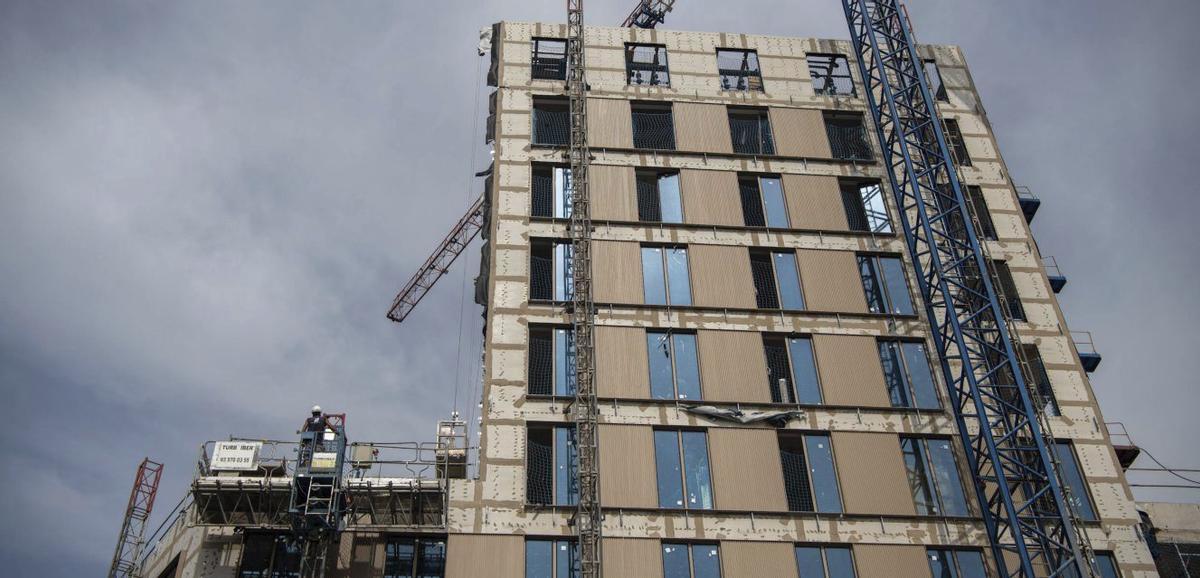 Grues a l’edifici de la residència del carrer de Peracamps, 8.