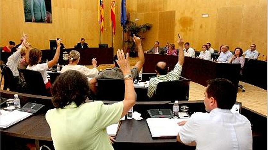 El pleno de Benidorm debatirá la moción de censura que puede arrebatar la alcaldía al PP.