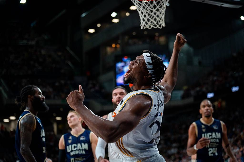 Las imágenes del Real Murcia-UCAM Murcia, primer partido de la final de la ACB