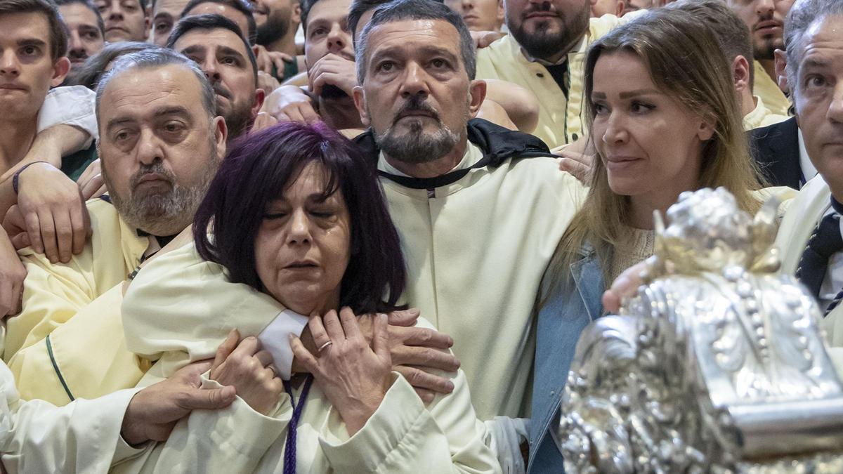 Antonio Banderas emocionado en la celebración de Semana Santa junto a su novia