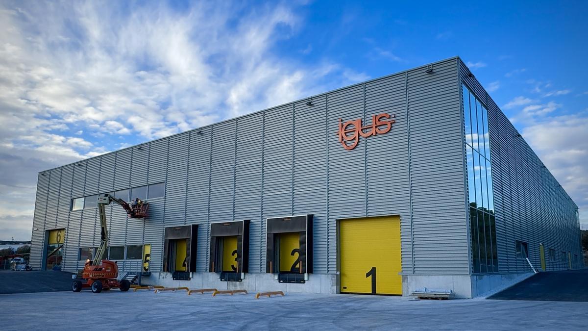 Parte de la nueva planta de Igus en Vilanova i la Geltrú, Barcelona