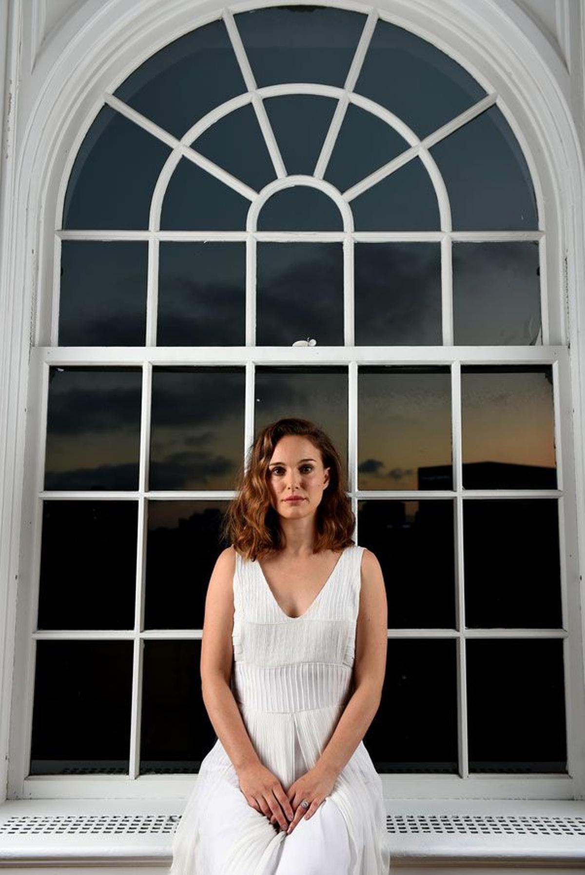 Natalie Portman con vestido blanco