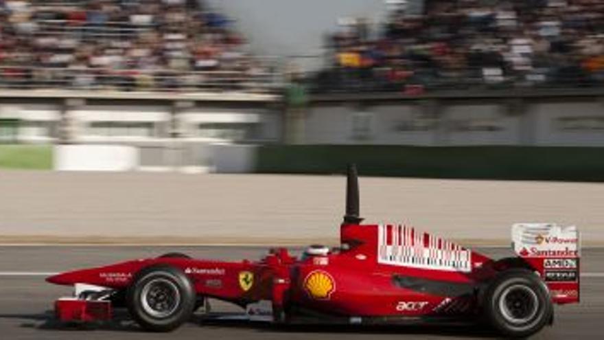 Alonso vuela en su debut con Ferrari