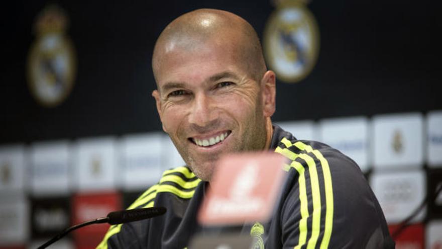 Zidane: &quot;Cristiano se merece ser intocable, lo hace de puta madre&quot;