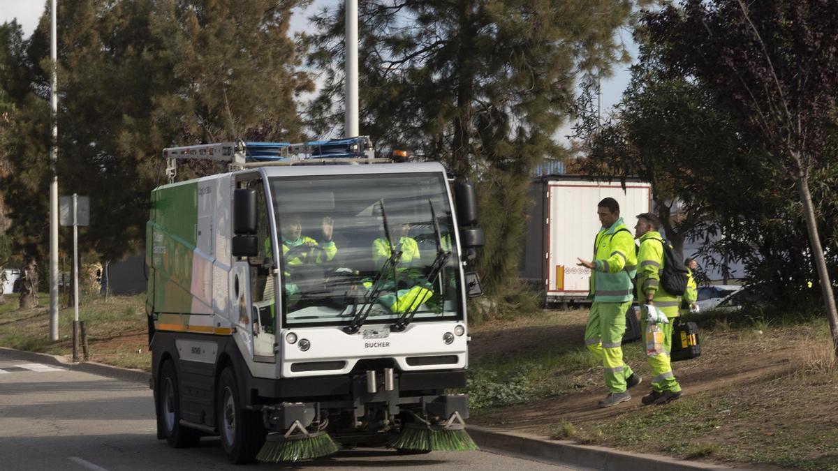 Un vehículo del servicio de limpieza de Barcelona.