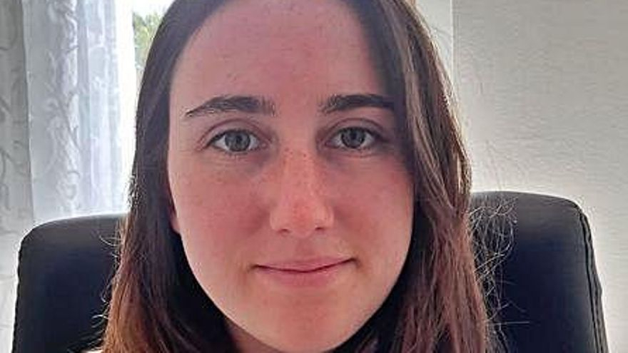 ABIGAIL HARSTHORN. Estudiante de Periodismo, cree que su sector es uno de los más precarios y que la mejor salida que tiene es marcharse al extranjero, concretamente a Suecia, donde espera encontrar un trabajo con el que comenzar a tener sus propios ahorros y que sea posible de compaginar con un máster.