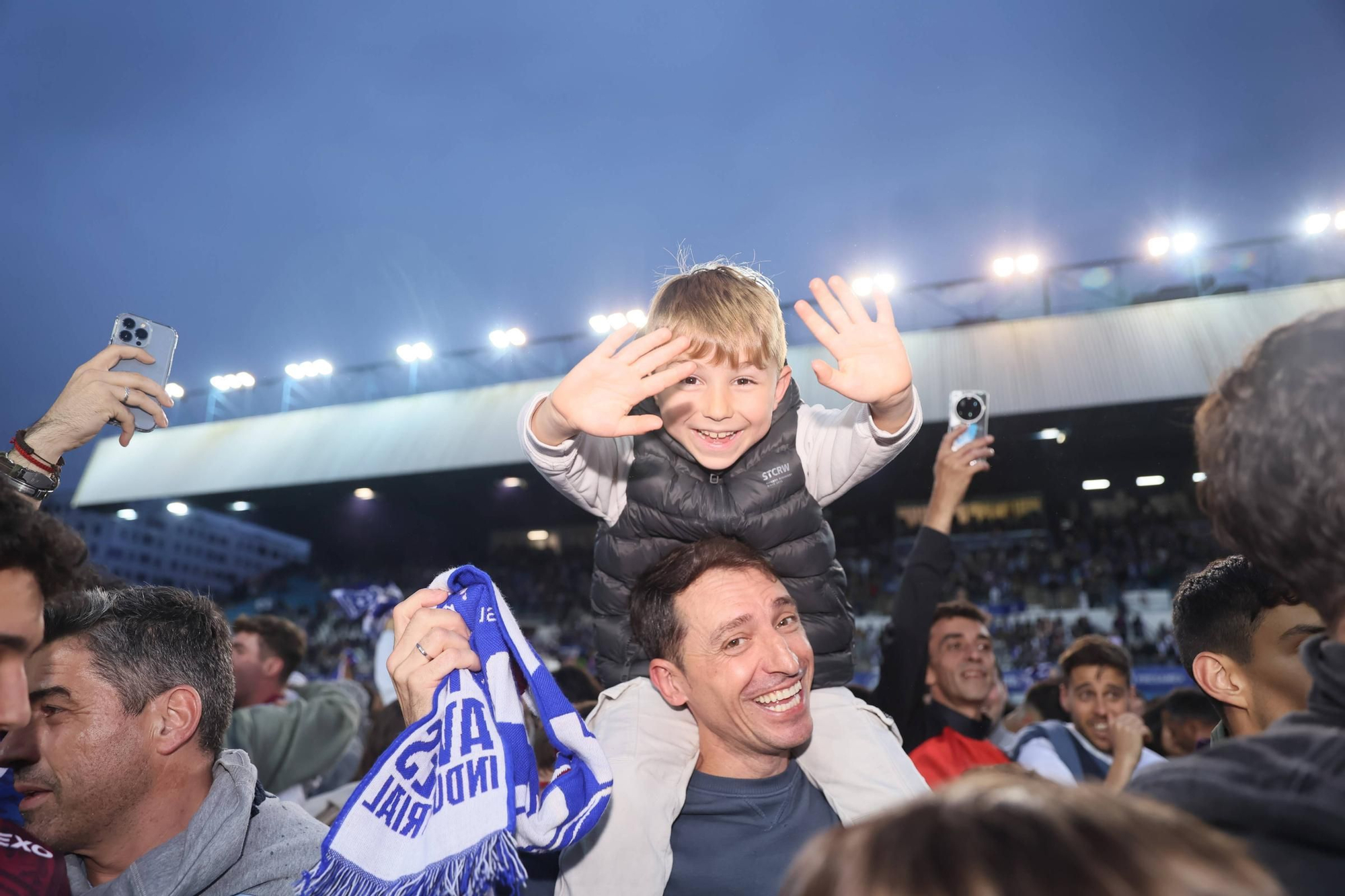 EN IMÁGENES: La final por el ascenso entre Avilés y Rayo Majadahonda vivida en el Suárez Puerta