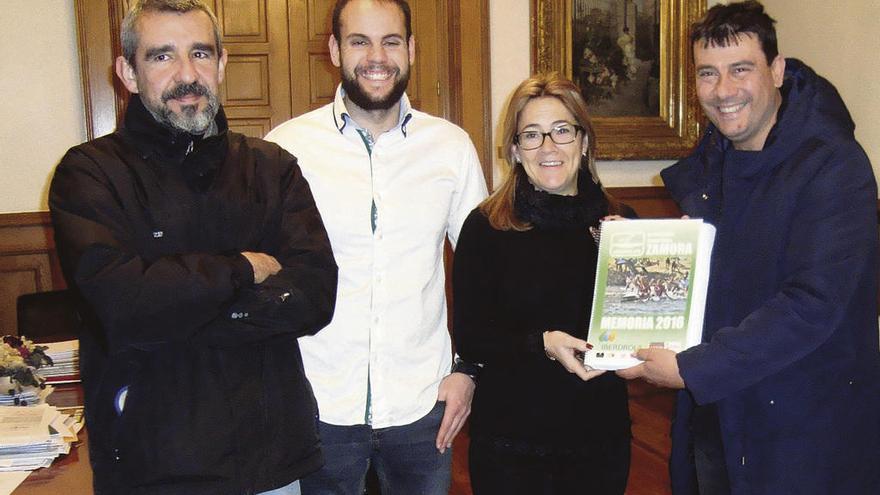 La ADZ entrega su Memoria Deportiva a la Diputación